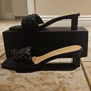 Shoe Dazzle Black Sandals with Quilted Design